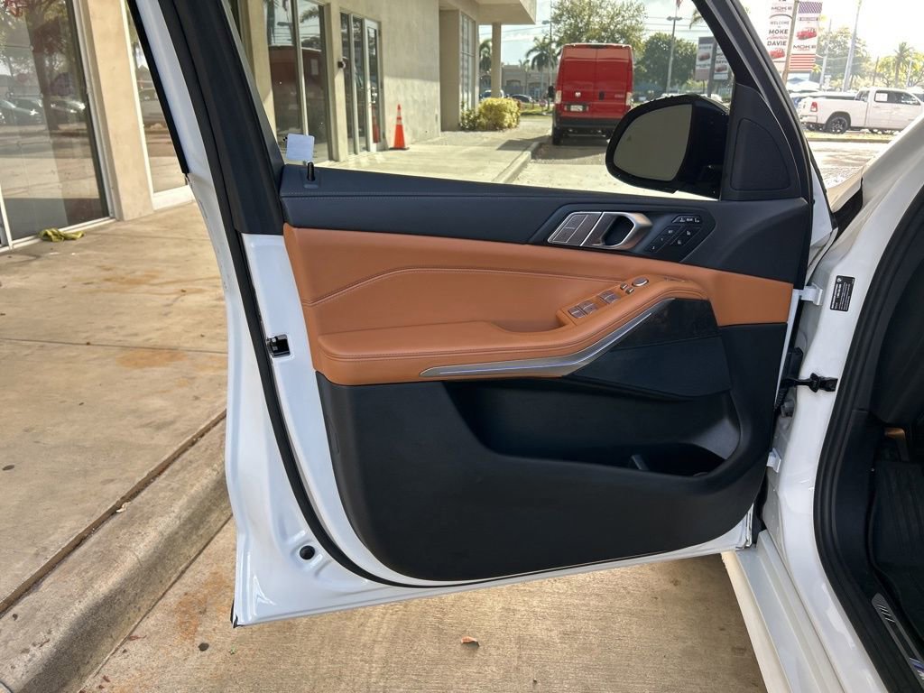 Used 2022 BMW X7 xDrive40i w/ M Sport Package image 55