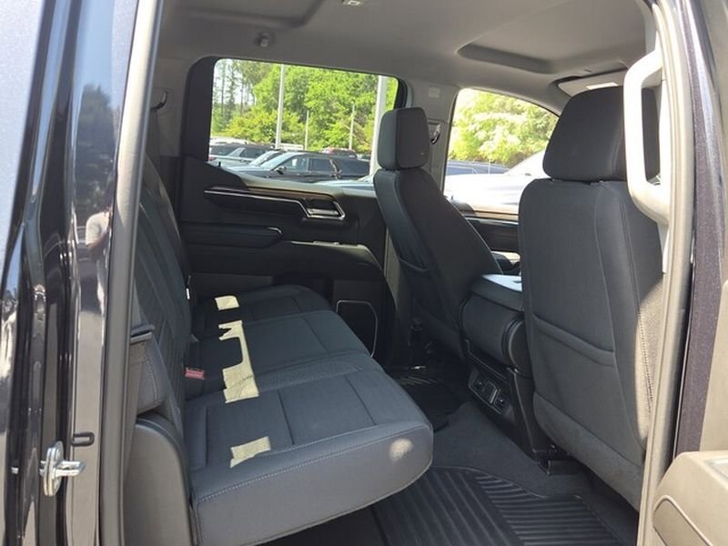 Used 2023 Chevrolet Silverado 1500 LT AWD/4WD image 16