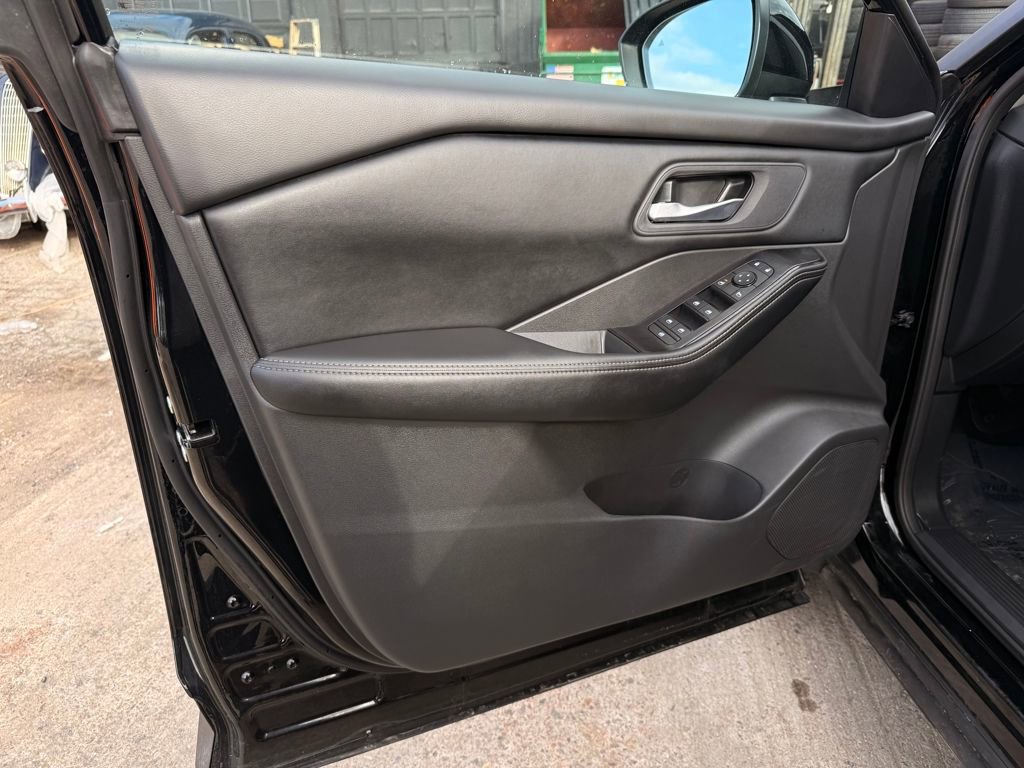 Used 2026 Nissan Rogue SV image 20