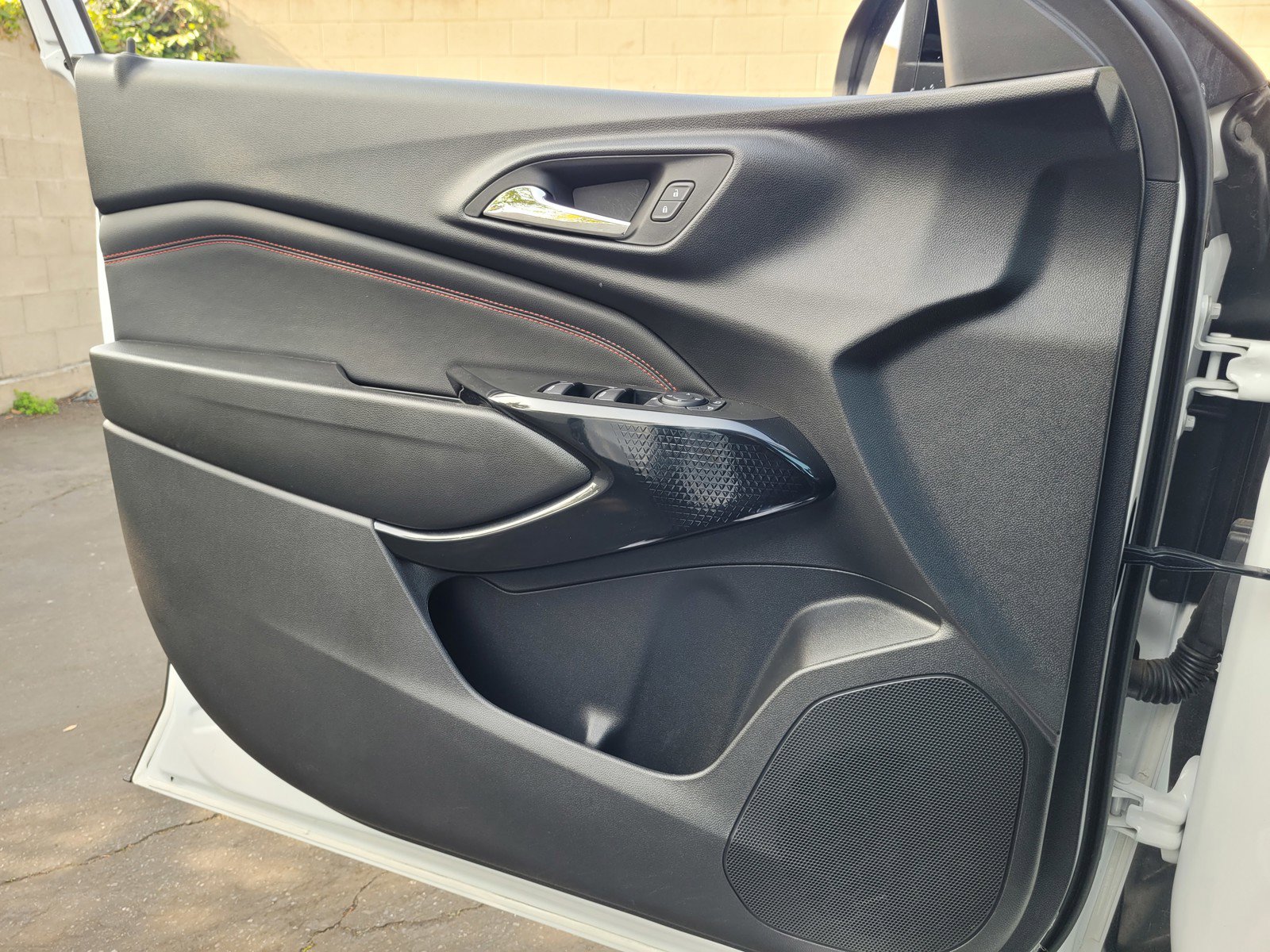 Used 2024 Chevrolet Trax RS image 25