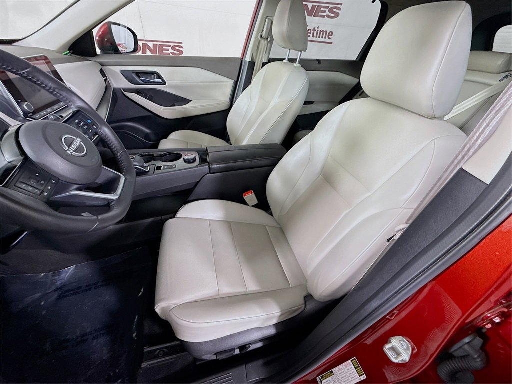 Used 2022 Nissan Rogue SV w/ SV Premium Package image 26
