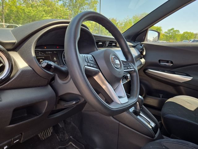 Used 2018 Nissan Kicks SV FWD image 22
