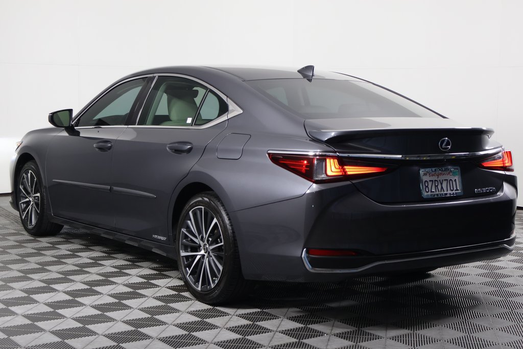 Certified 2022 Lexus ES 300h w/ Premium Package FWD image 6