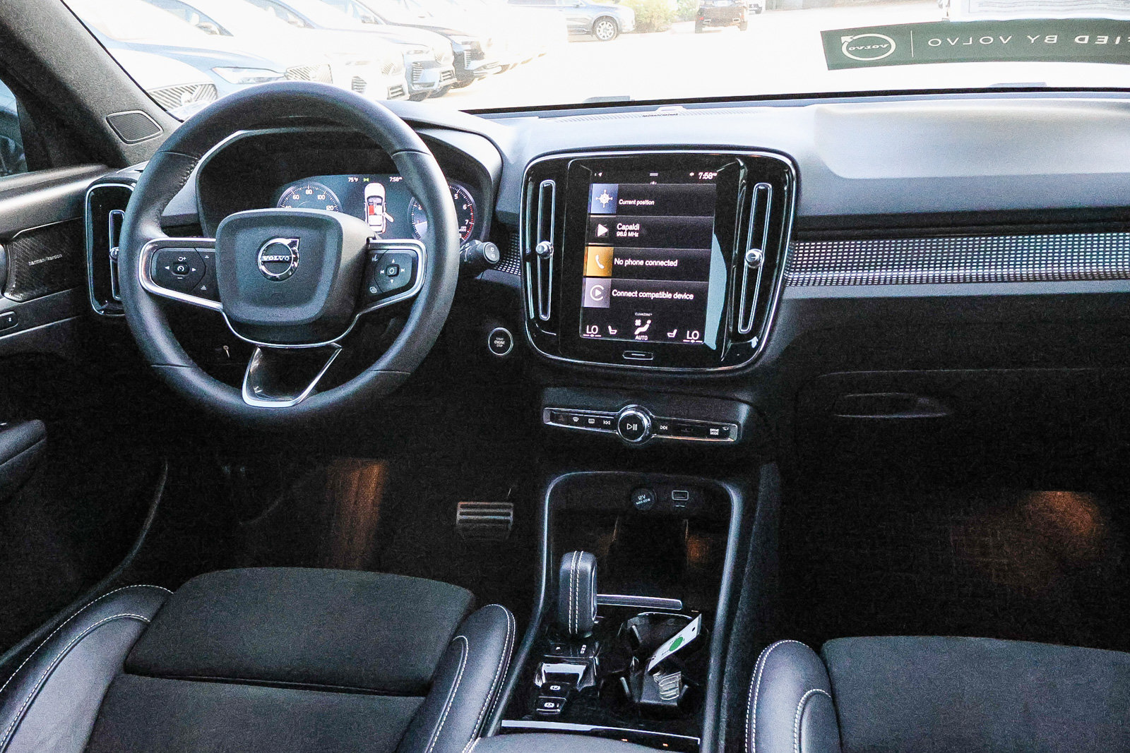 Used 2022 Volvo XC40 T4 R-Design w/ Advanced Package FWD image 22