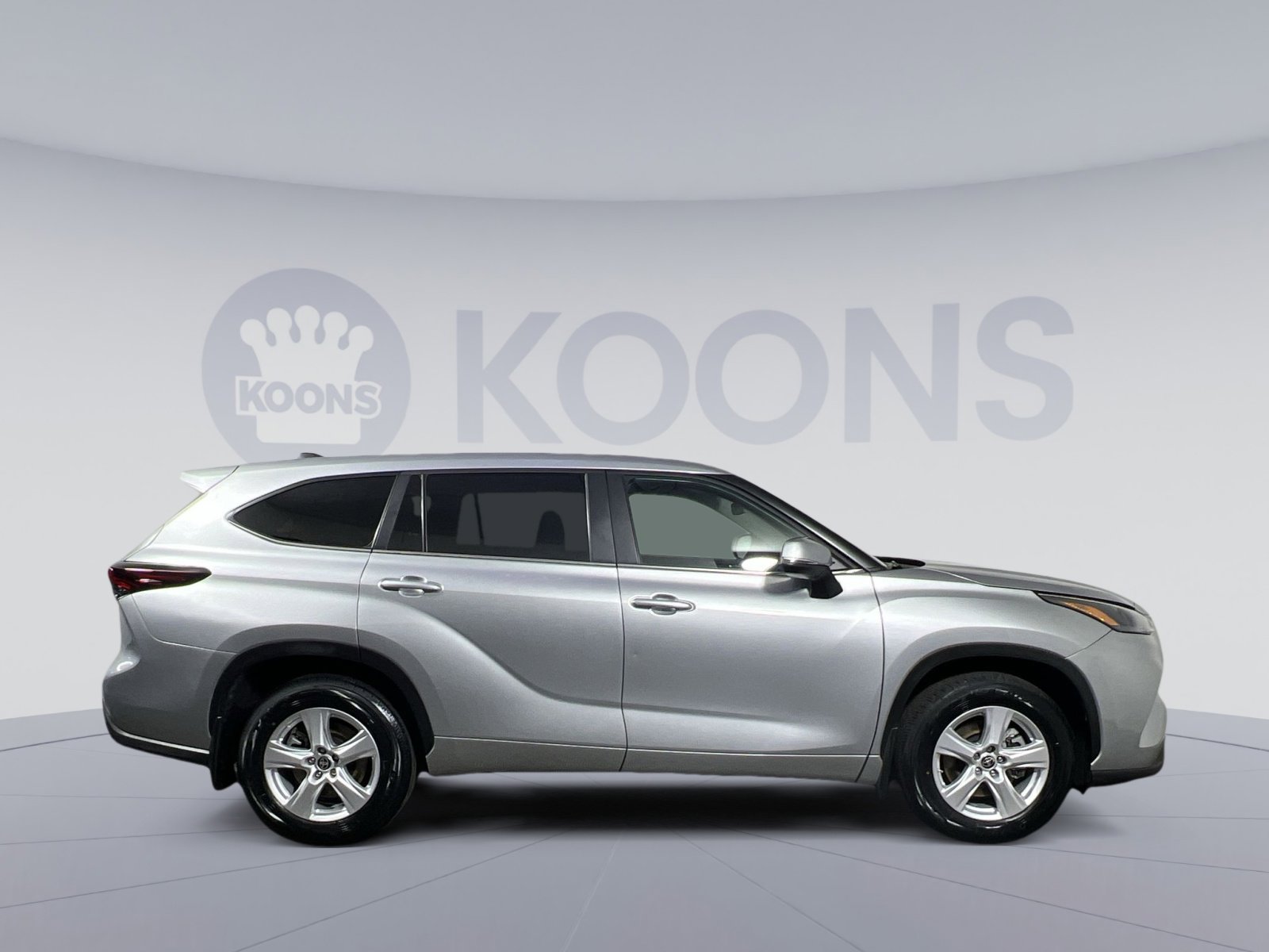 Used 2024 Toyota Highlander LE image 8