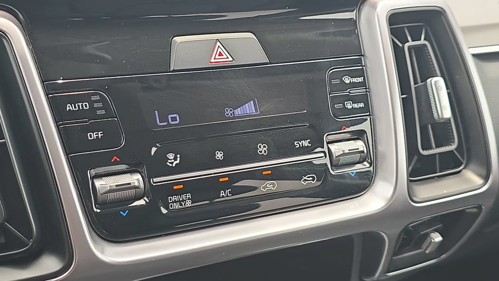 Used 2022 Kia Sorento S FWD image 24