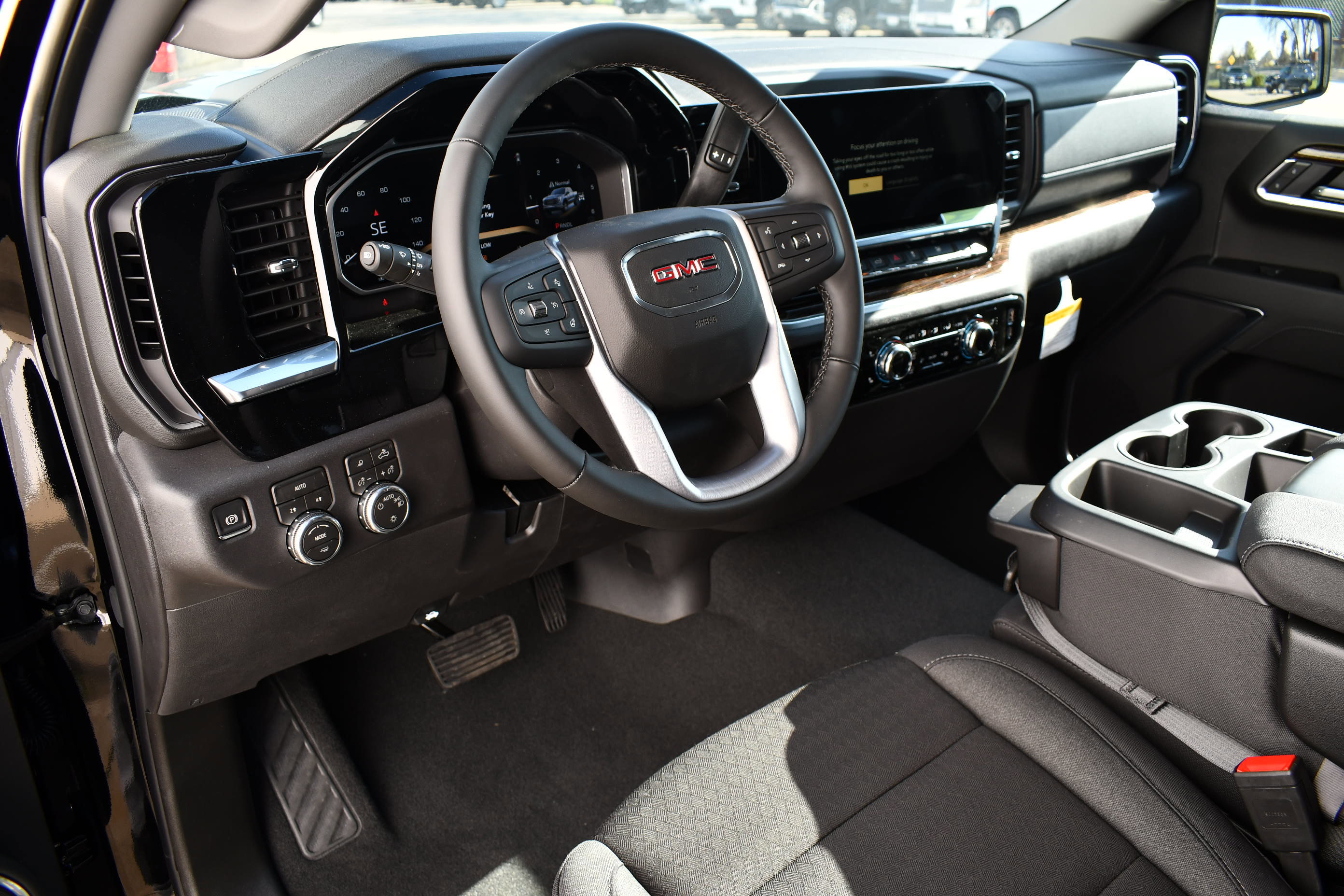 New 2026 GMC Sierra 1500 SLE w/ Preferred Package image 14