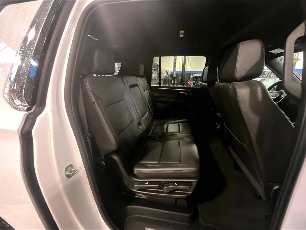 Used 2025 Chevrolet Suburban LT AWD/4WD image 16
