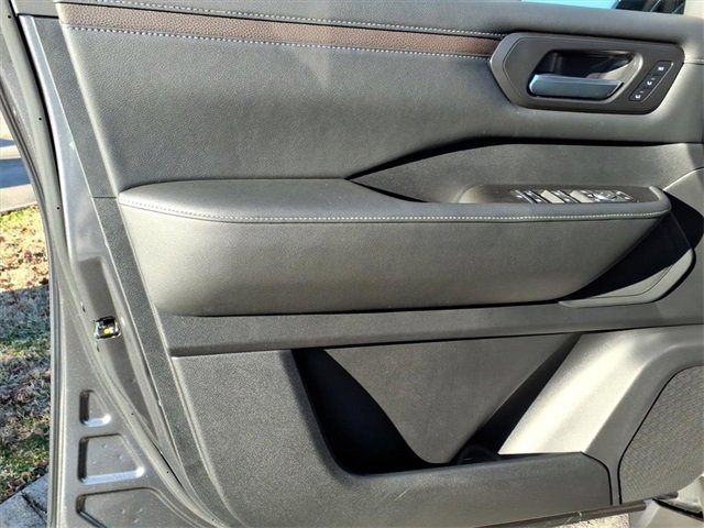 New 2026 Nissan Armada SL image 7