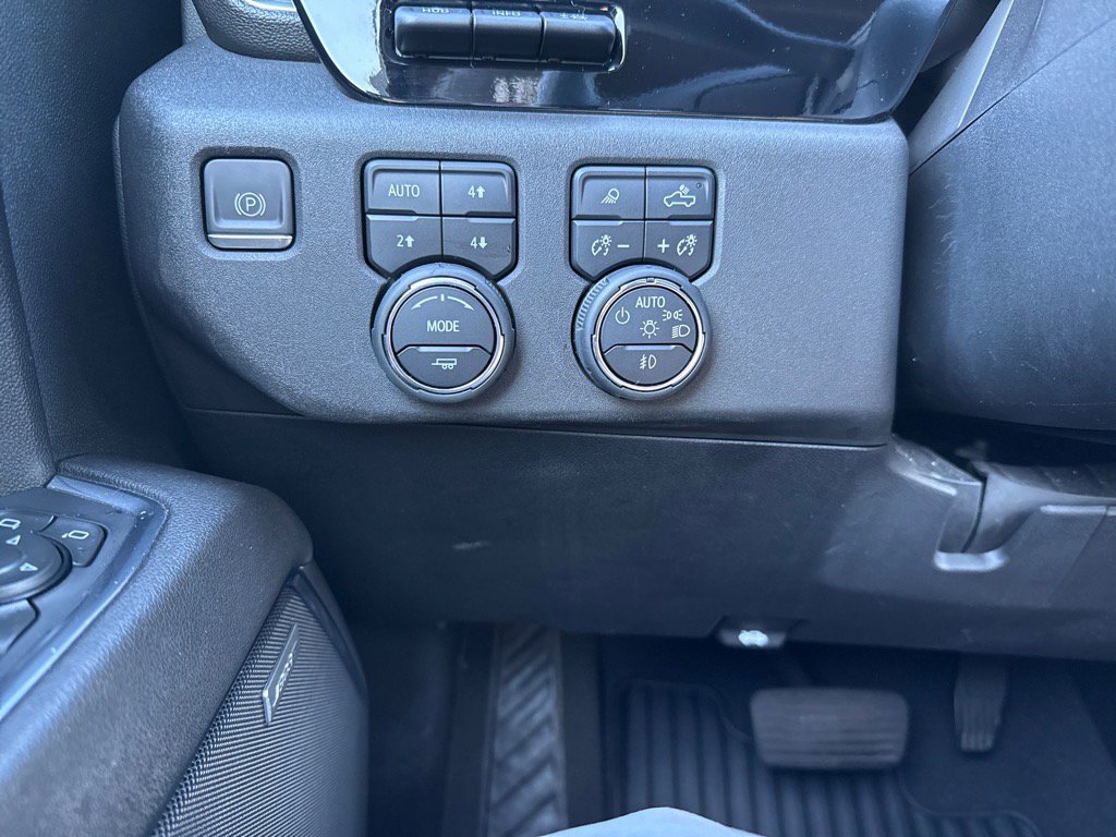 Used 2024 Chevrolet Silverado 3500 LTZ w/ LTZ Convenience Package image 27