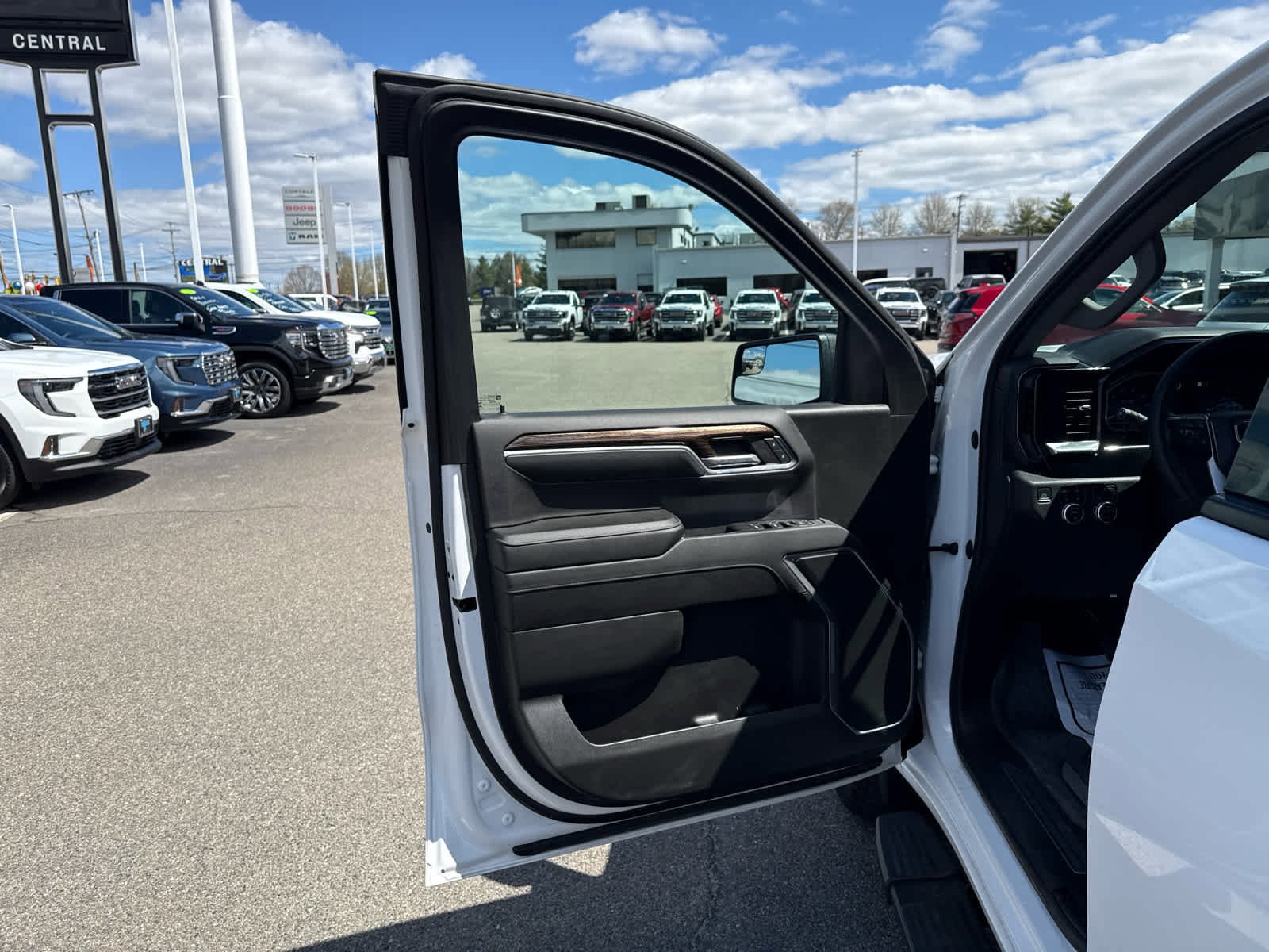 Used 2023 GMC Sierra 1500 Elevation AWD/4WD image 12