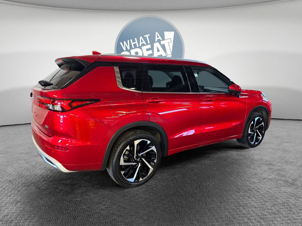 Used 2022 Mitsubishi Outlander SEL image 3