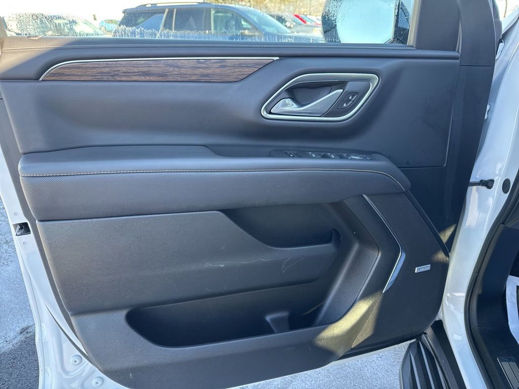 Used 2024 Chevrolet Suburban Premier image 15