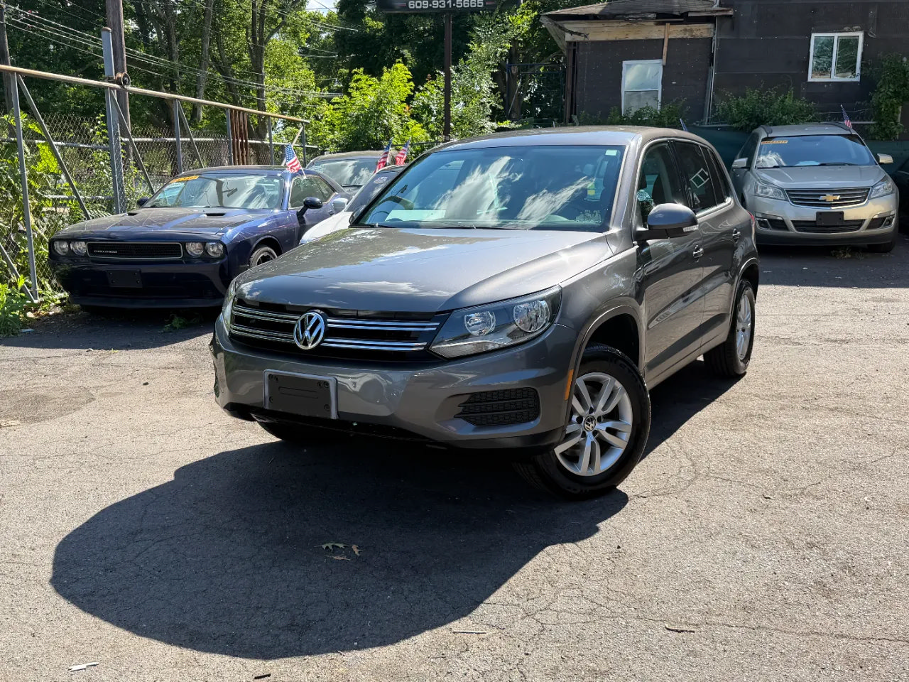 Used 2012 Volkswagen Tiguan LE FWD image 3