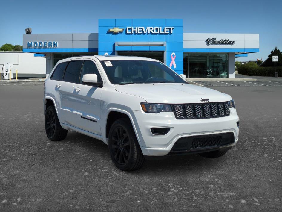 Used 2020 Jeep Grand Cherokee Altitude AWD/4WD image 3