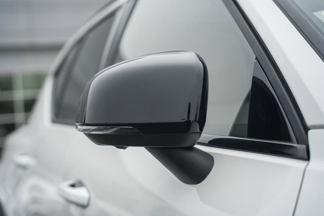 Certified 2024 Volvo XC40 B5 Ultimate w/ Protection Package Premier image 16