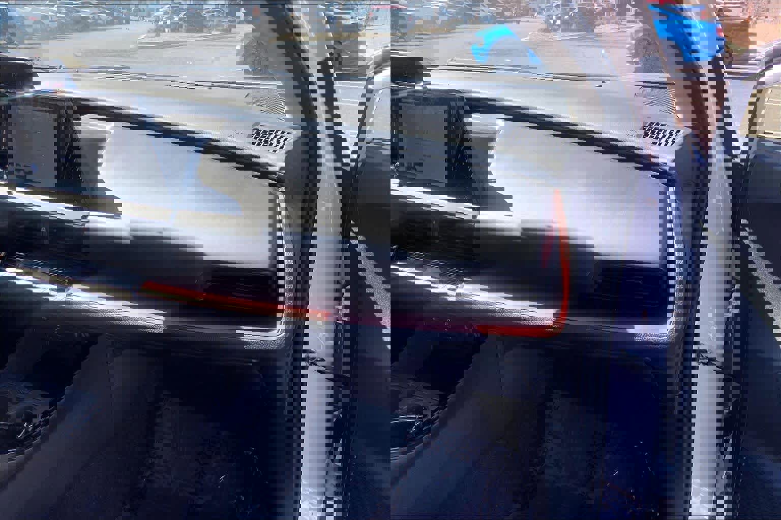 Used 2025 Toyota Prius Plug-In Hybrid image 18