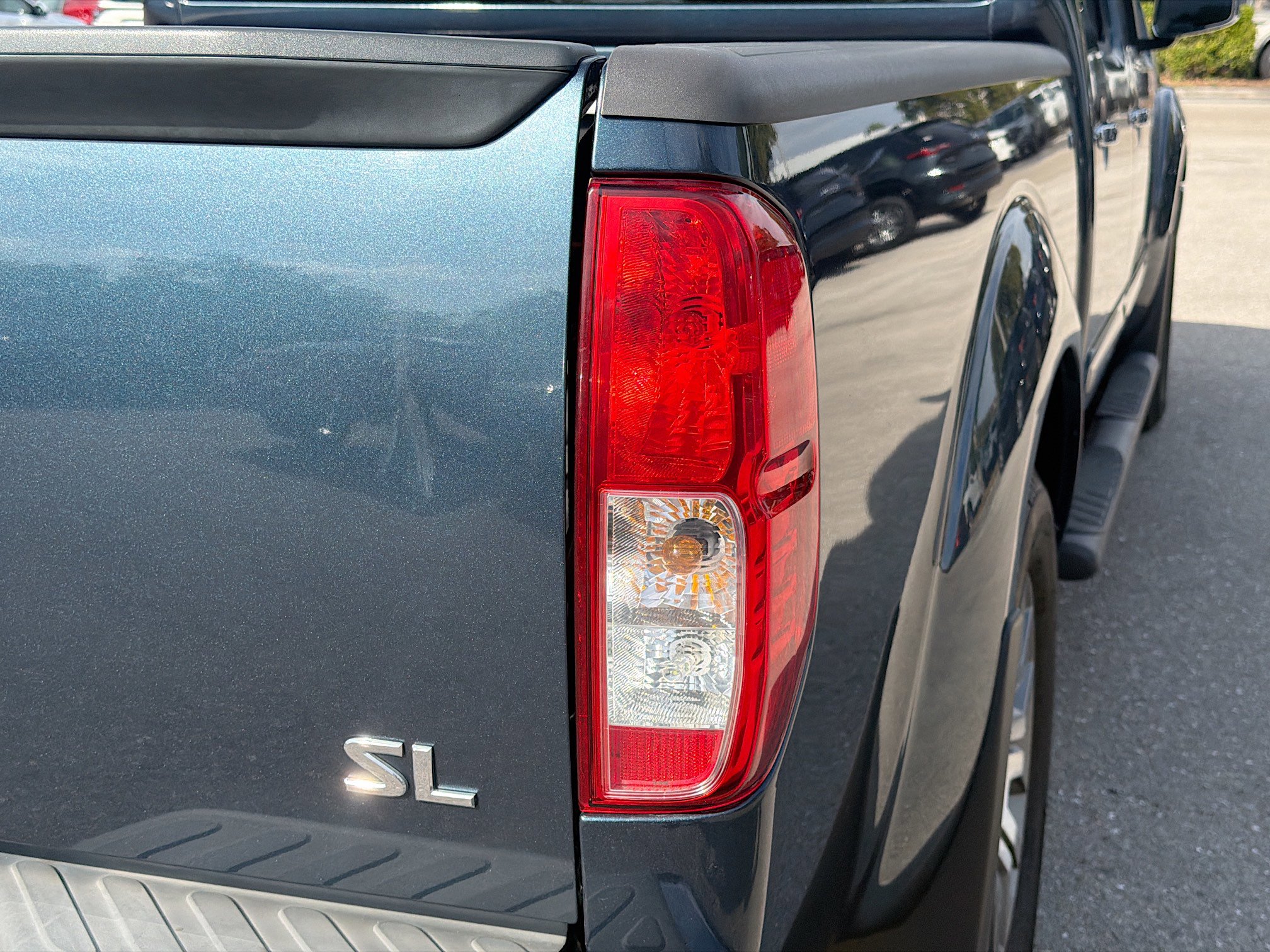 Used 2013 Nissan Frontier SL w/ Moonroof Pkg image 11