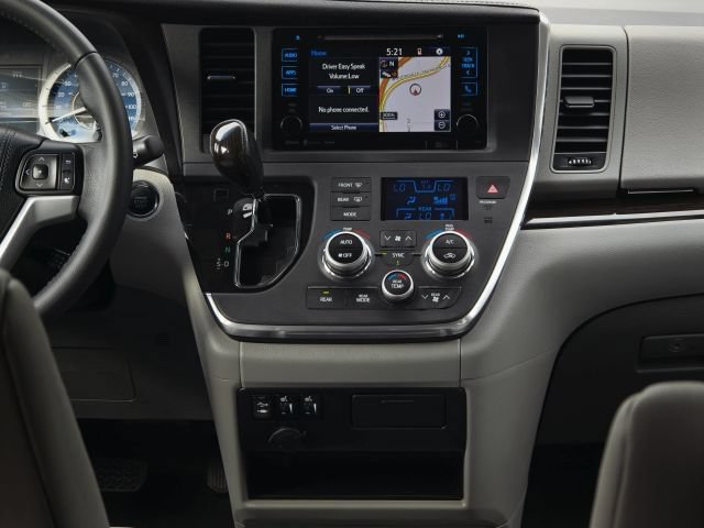 Used 2017 Toyota Sienna XLE w/ XLE Navigation Package FWD image 33