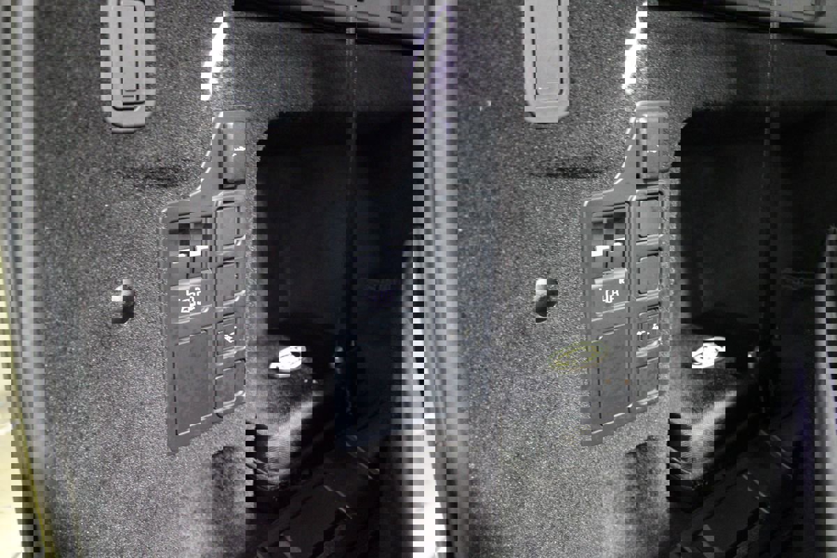 Used 2022 Land Rover Discovery S image 37