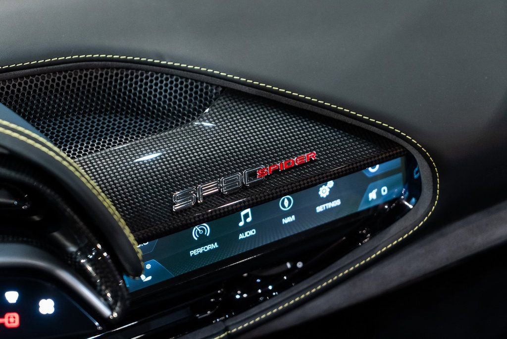 Used 2024 Ferrari SF90 Spider image 33