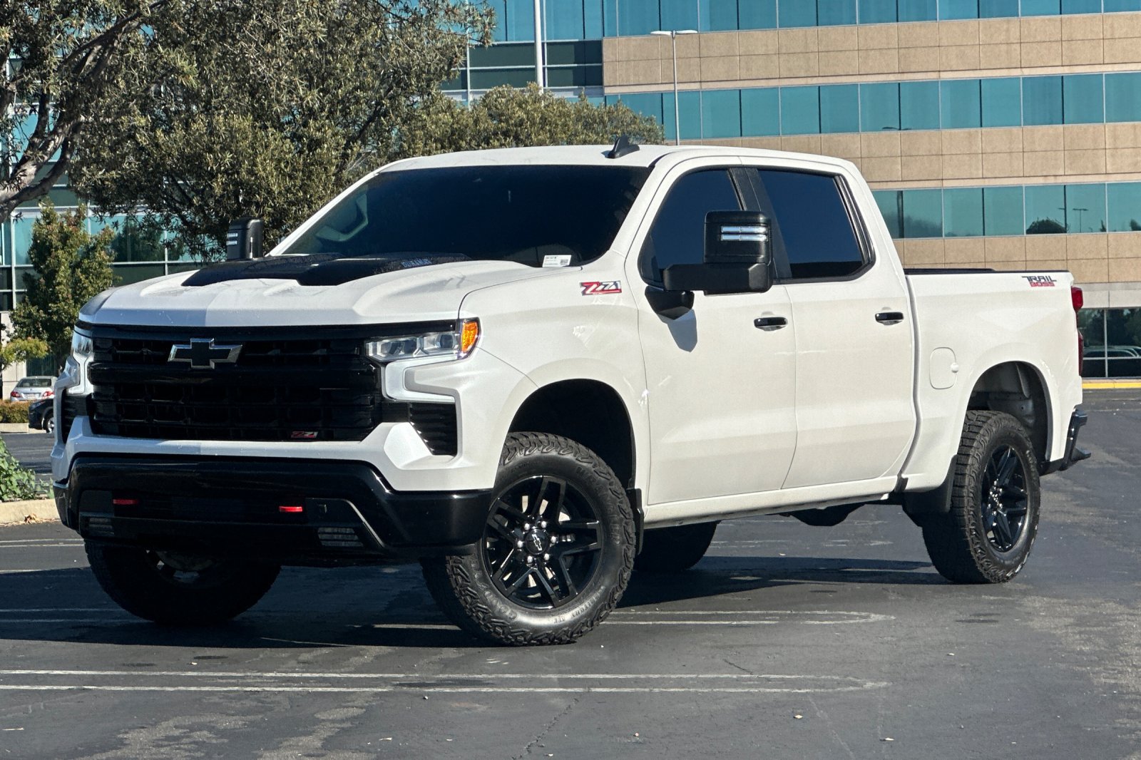 Used 2024 Chevrolet Silverado 1500 LT Trail Boss w/ Convenience Package II AWD/4WD image 8