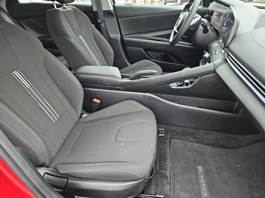 Used 2024 Hyundai Elantra SEL image 12
