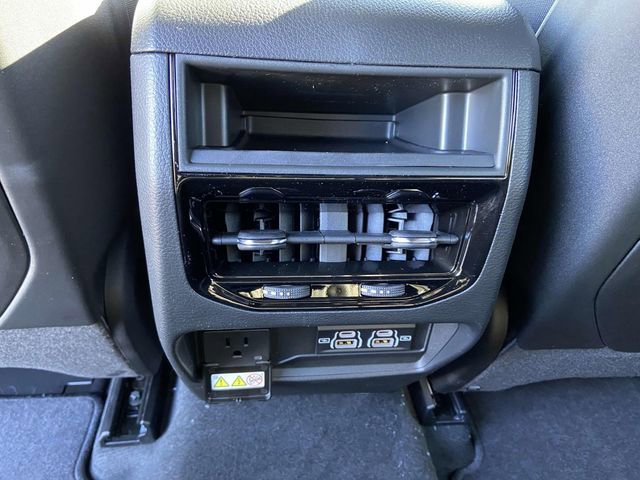 New 2025 Jeep Grand Cherokee Altitude image 12