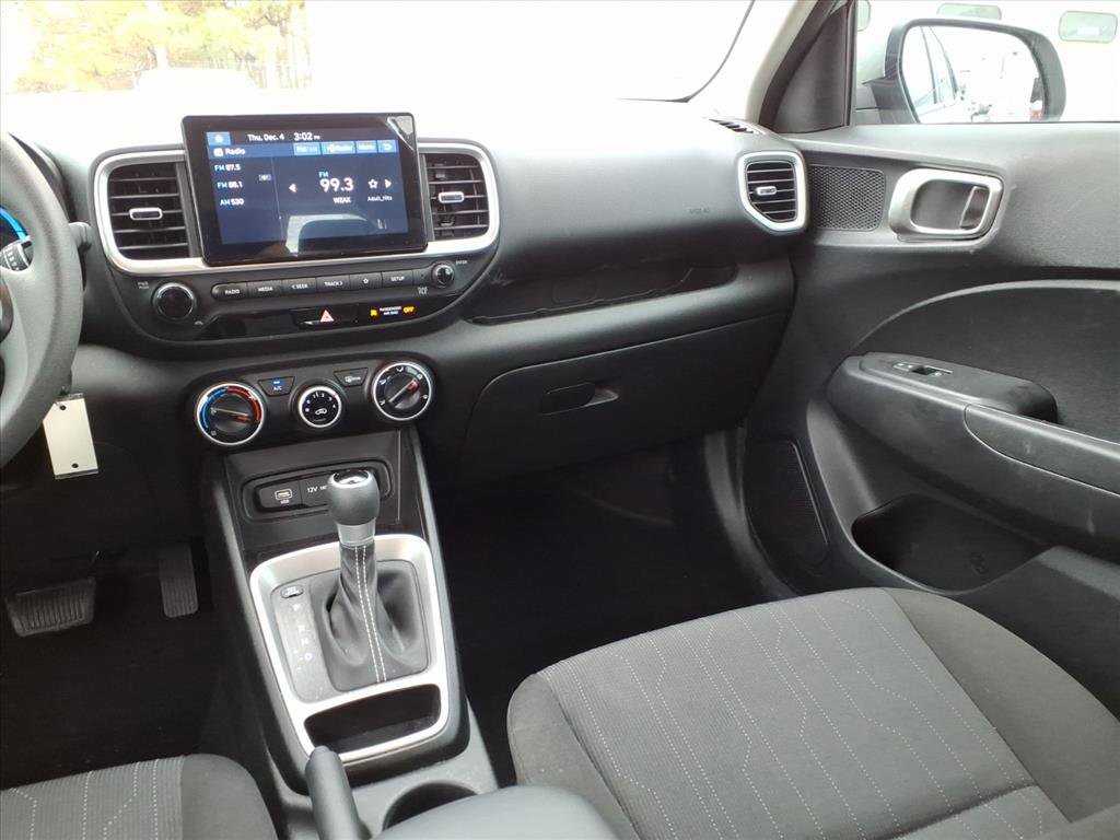 Used 2025 Hyundai Venue SE image 9