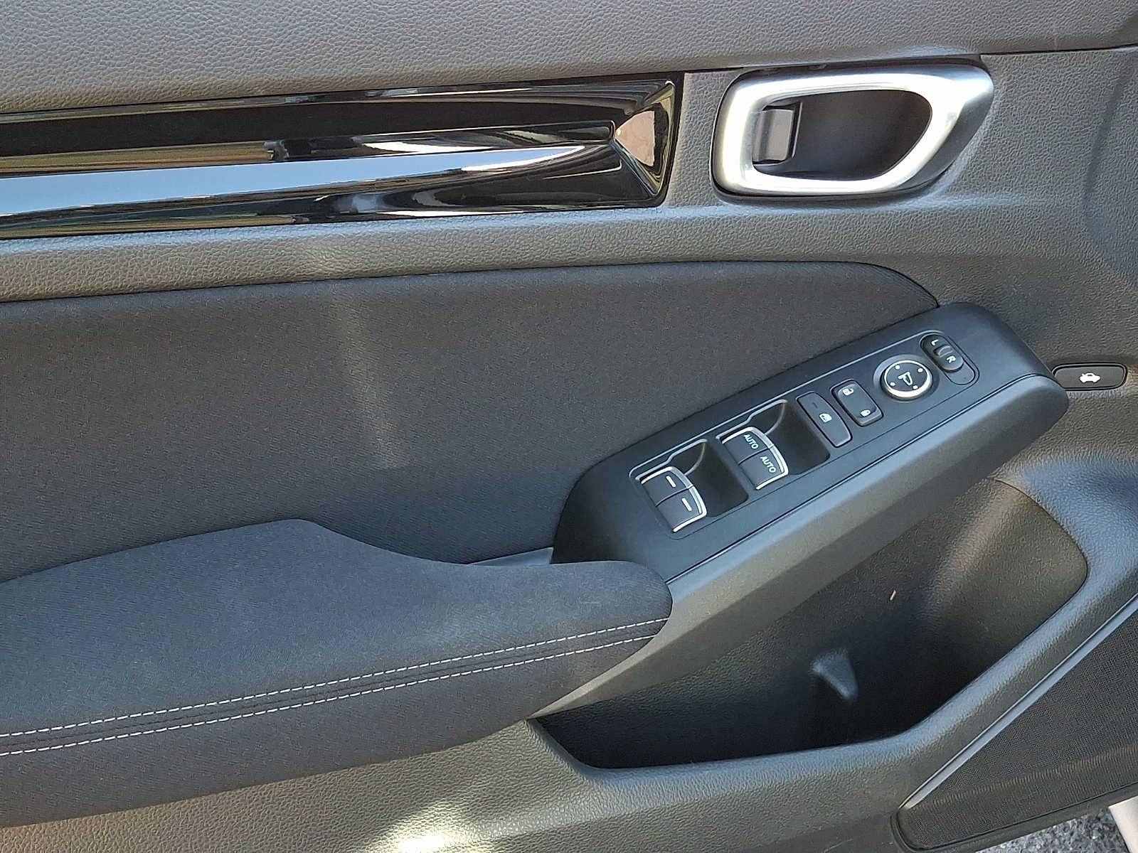 Used 2023 Honda Civic EX image 9