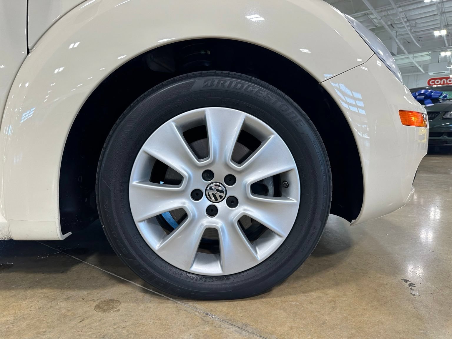 Used 2010 Volkswagen Beetle Final Edition FWD image 17