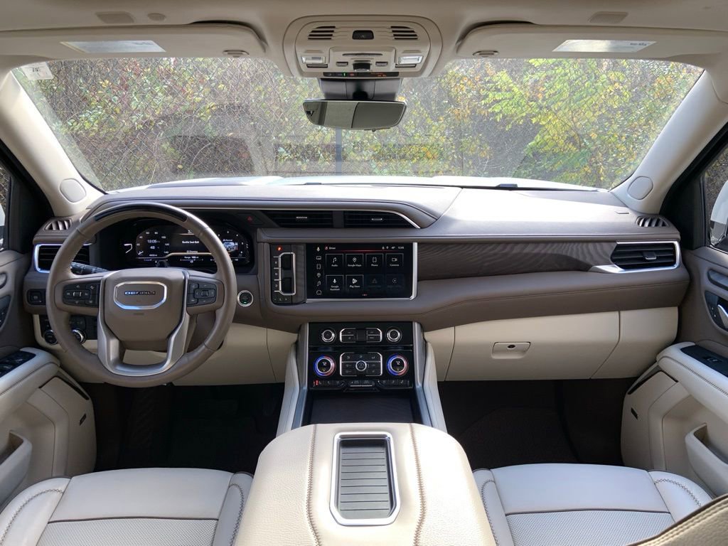 Used 2024 GMC Yukon Denali w/ Advanced Technology Package image 22