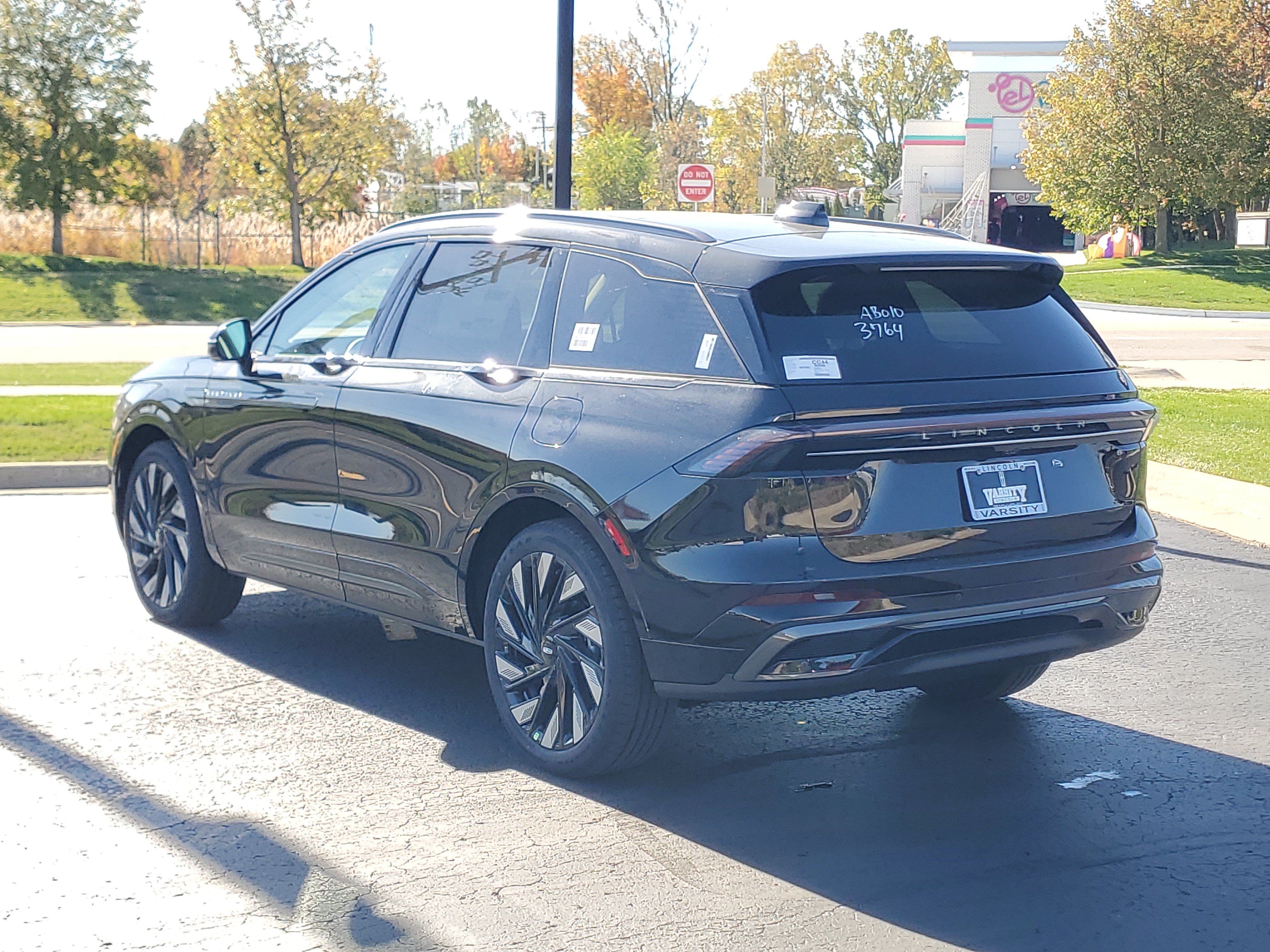 New 2026 Lincoln Nautilus Reserve AWD/4WD image 3