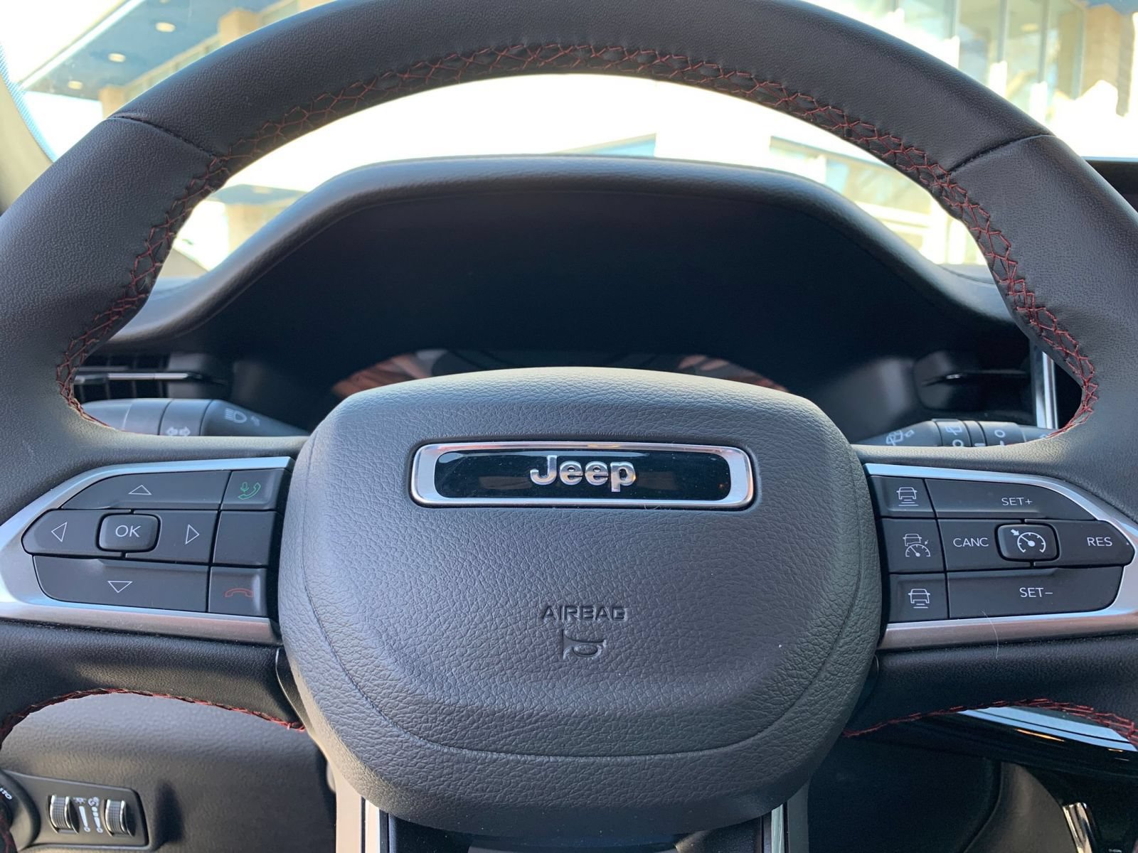 Used 2025 Jeep Compass Trailhawk AWD/4WD image 27