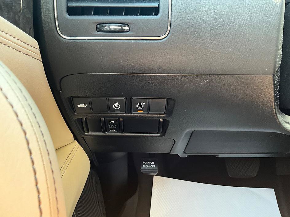 Used 2023 Nissan Armada Platinum w/ Captain's Chairs Package AWD/4WD image 17