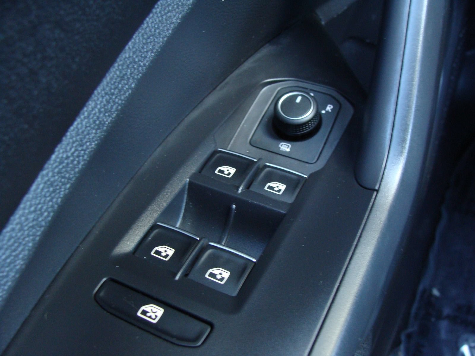 Used 2022 Volkswagen Jetta SE FWD image 16