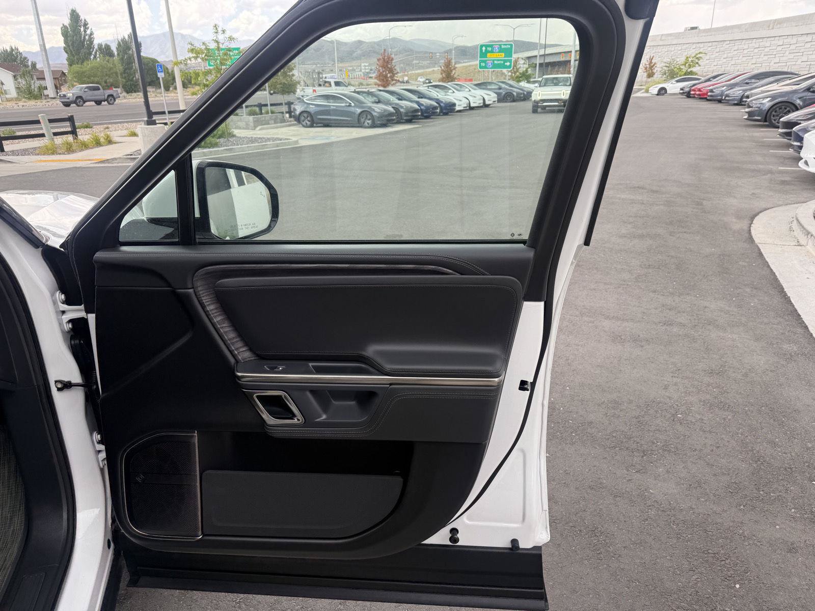 Used 2023 Rivian R1S Adventure AWD/4WD image 23