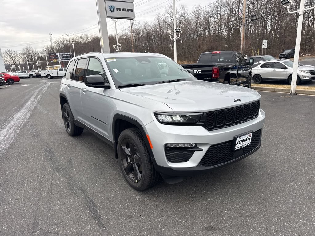 New 2025 Jeep Grand Cherokee Limited w/ Black Appearance Package AWD/4WD image 2