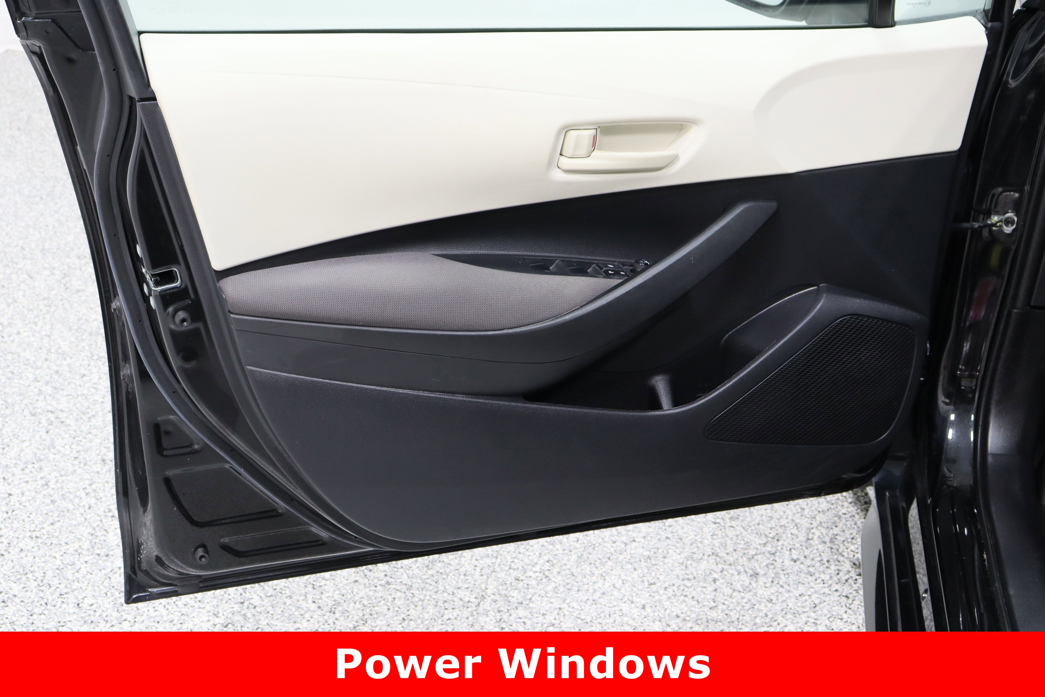 Used 2022 Toyota Corolla LE image 12