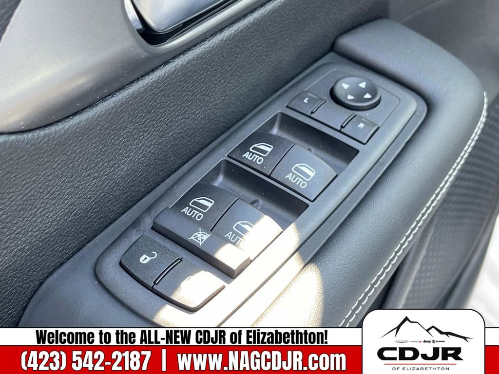 New 2026 Chrysler Pacifica Select image 21