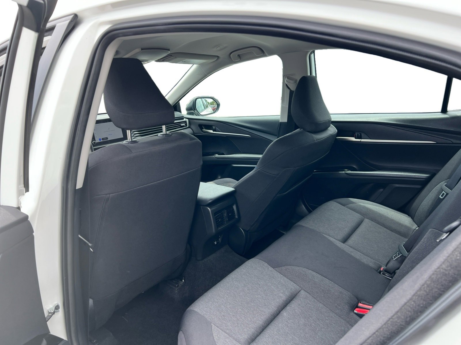 Used 2025 Toyota Camry LE image 12