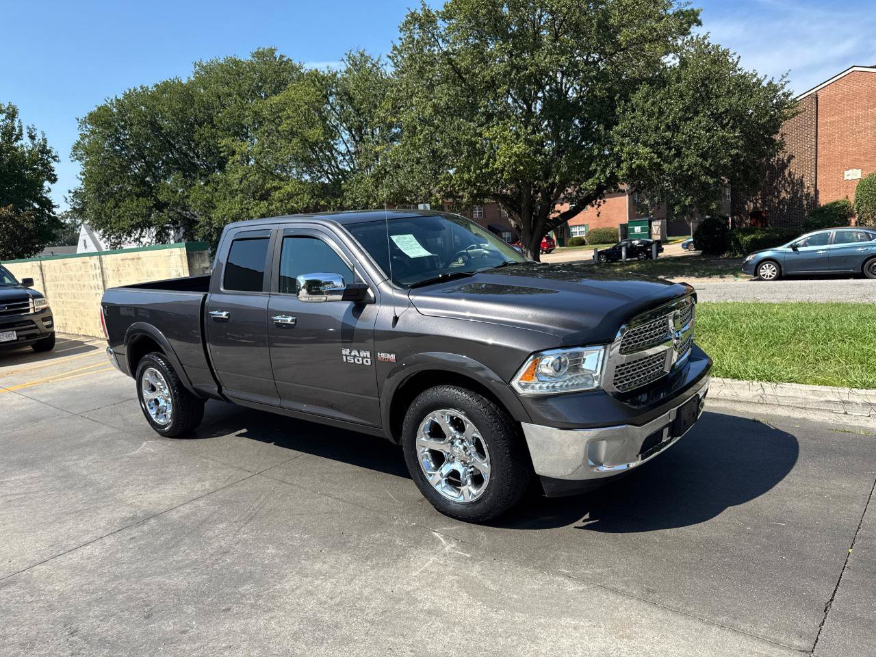 Used 2016 RAM 1500 Laramie AWD/4WD image 2