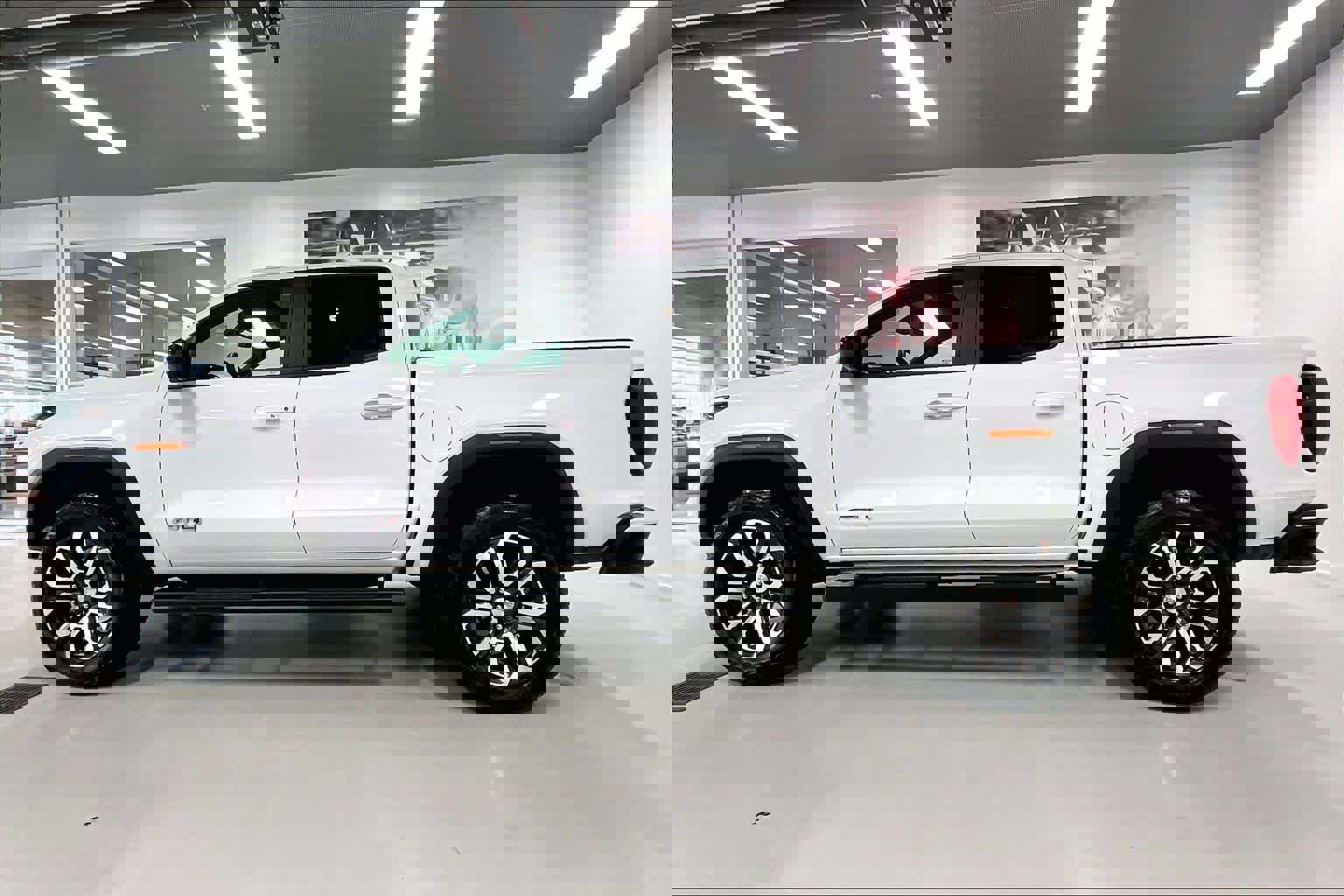 Used 2024 GMC Canyon AT4 w/ Technology Package image 3