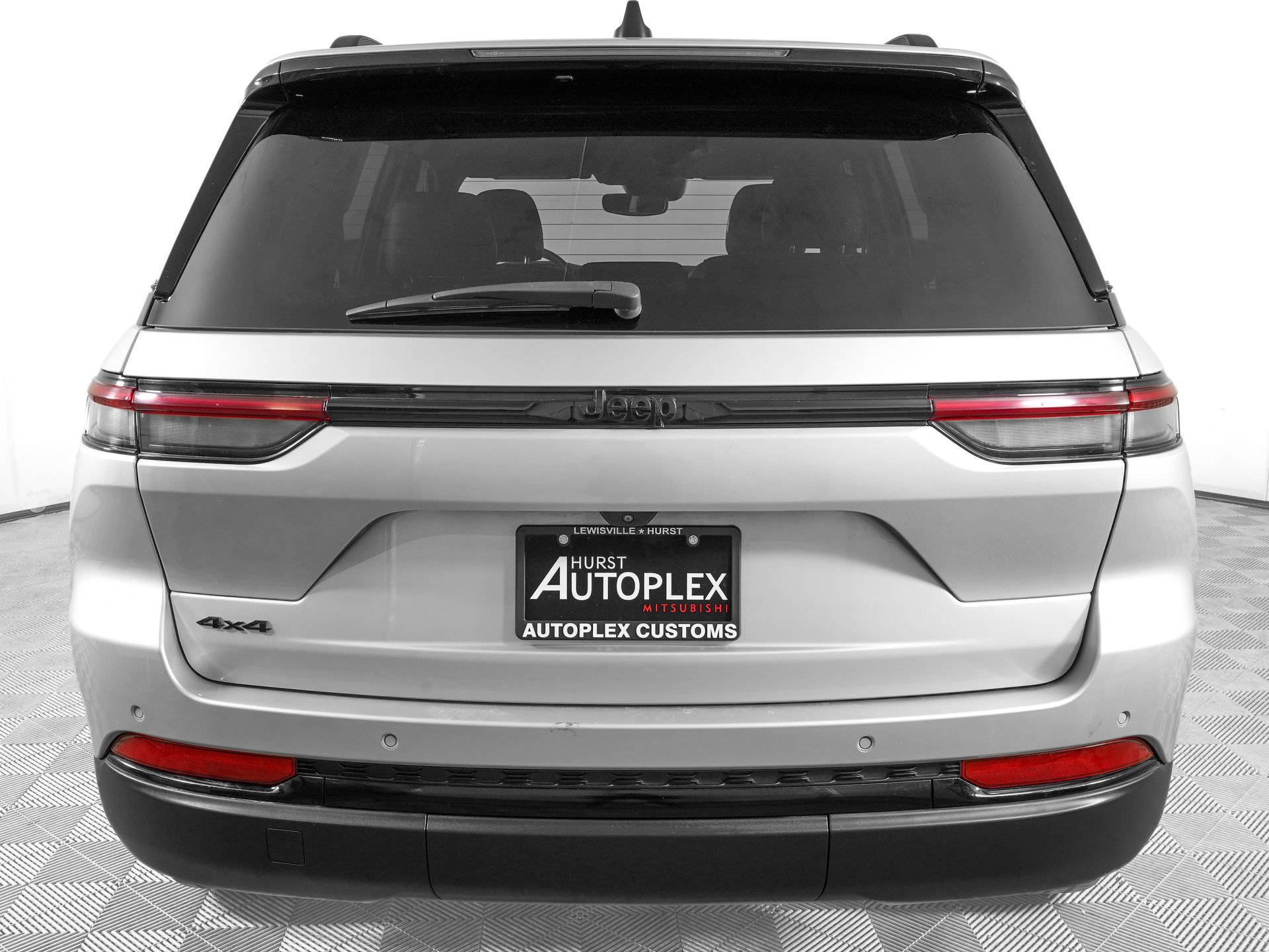 Used 2023 Jeep Grand Cherokee Altitude AWD/4WD image 6
