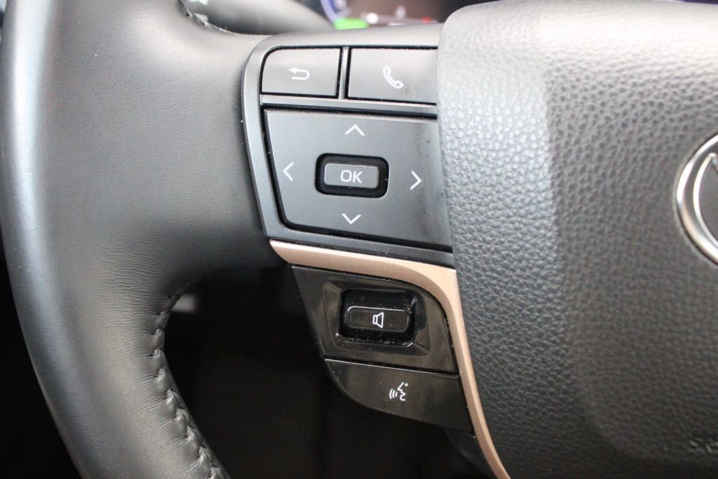 Certified 2023 Toyota Crown XLE image 30