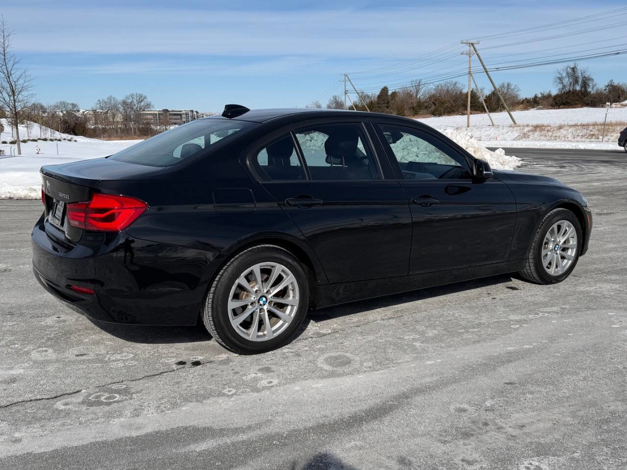 Used 2018 BMW 320i xDrive Sedan image 3