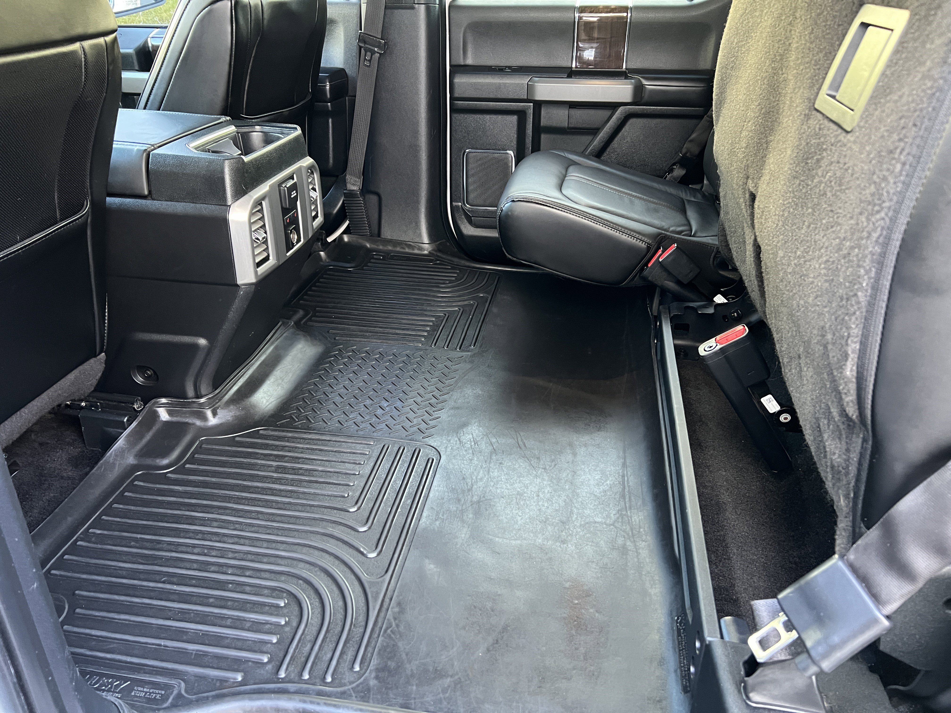 Used 2015 Ford F150 Platinum w/ Equipment Group 701A Luxury AWD/4WD image 17