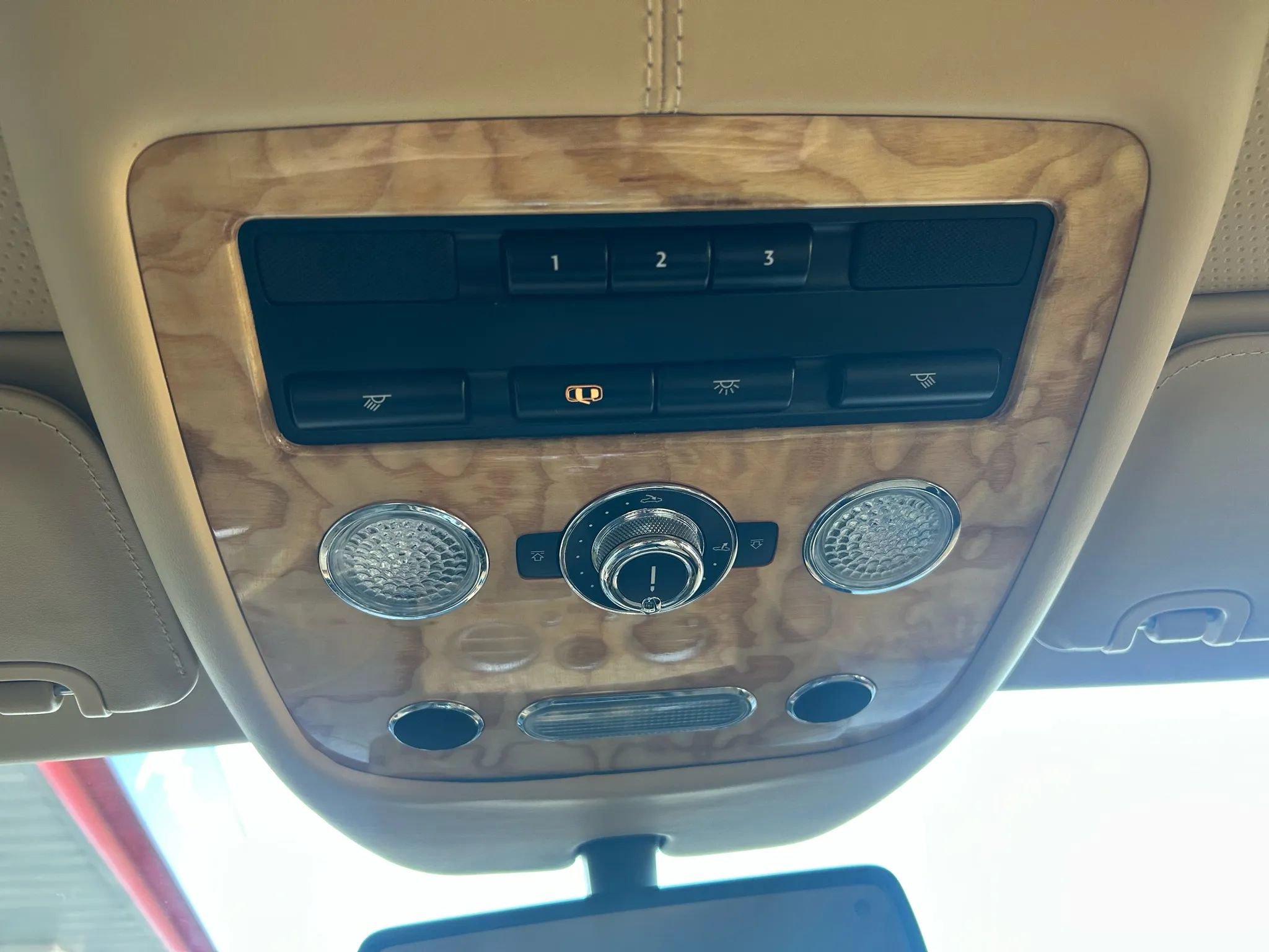 Used 2015 Bentley Flying Spur V8 image 12