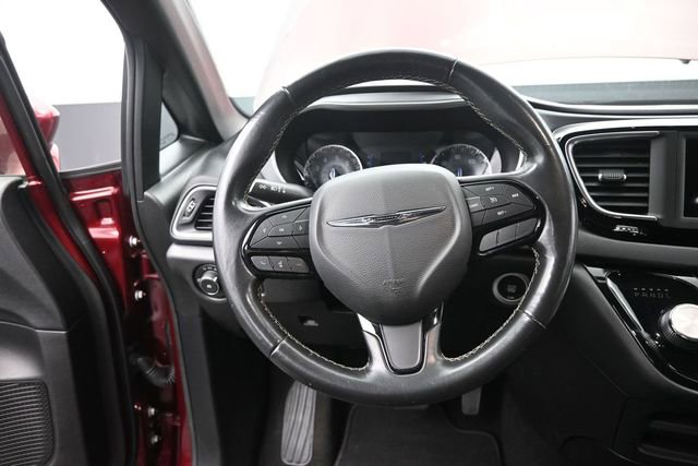 Used 2020 Chrysler Pacifica Touring w/ S Appearance Package FWD image 26