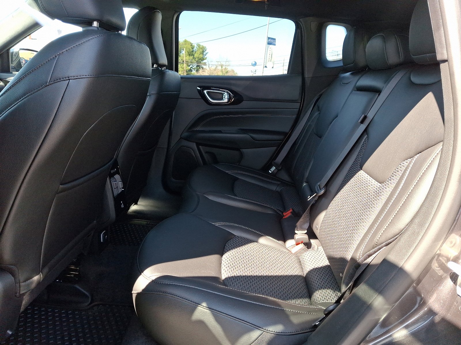 Used 2024 Jeep Compass Latitude w/ Convenience Group image 10